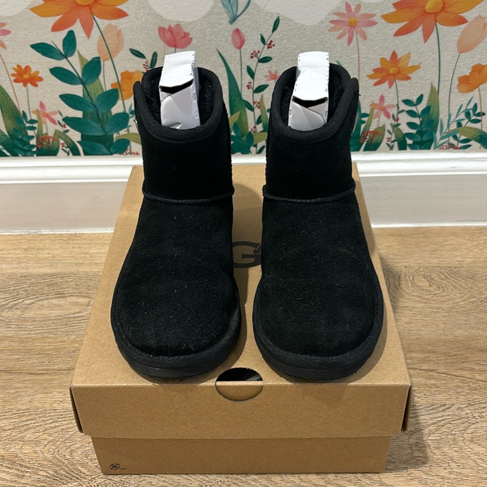 Ugg Jona Boots